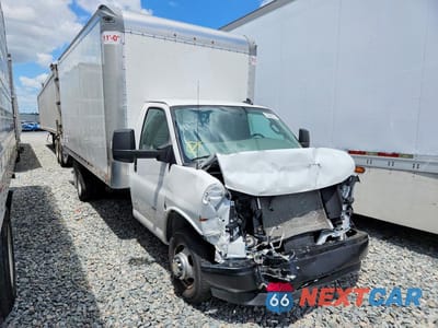 Czwarte zdjęcie samochodu z boku: 2025 CHEVROLET EXPRESS BOX TRUCK VIN:1HA3GTF71SN018717 - miniatura