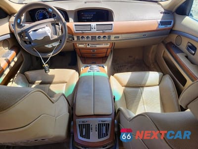 Zdjęcie 8 z 13 samochodu: 2007 BMW 750 VIN:WBAHN83557DT70175 - miniatura