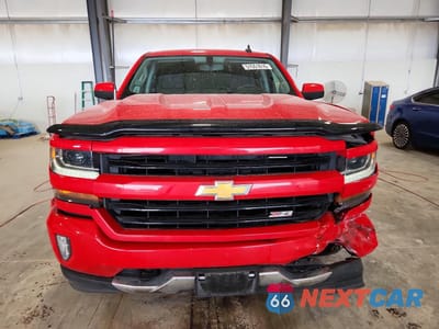 Piąte zdjęcie samochodu w środku: 2018 CHEVROLET SILVERADO K1500 LT VIN:3GCUKRECXJG436161 - miniatura