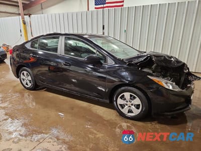 Czwarte zdjęcie samochodu z boku: 2018 CHEVROLET CRUZE LS VIN:1G1BC5SM9J7207968 - miniatura