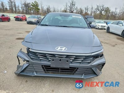 Piąte zdjęcie samochodu w środku: 2025 HYUNDAI ELANTRA SEL SPORT VIN:KMHLM4DG8SU936455 - miniatura