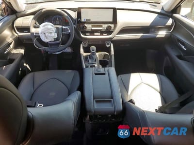 Zdjęcie 8 z 13 samochodu: 2026 TOYOTA GRAND HIGHLANDER XLE VIN:5TDAAAA56TS042904 - miniatura