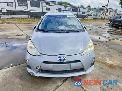 Piąte zdjęcie samochodu w środku: 2013 TOYOTA PRIUS C ONE VIN:JTDKDTB36D1047118 - miniatura