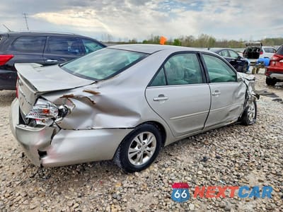 Trzecie zdjęcie samochodu z tyłu: 2004 TOYOTA CAMRY LE V6 VIN:4T1BF32K24U575928 - miniatura