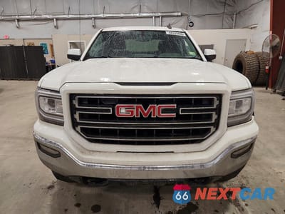 Piąte zdjęcie samochodu w środku: 2017 GMC SIERRA K1500 SLE VIN:3GTU2MEC2HG115275 - miniatura