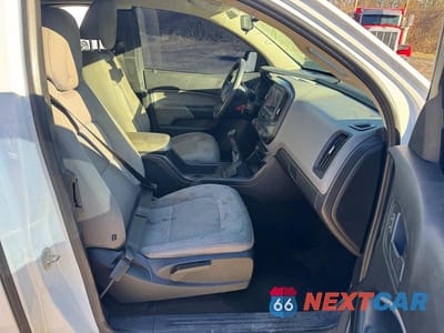 Piąte zdjęcie samochodu w środku: 2018 CHEV COLORADO VIN:1GCHSBEA4J1125301 - miniatura