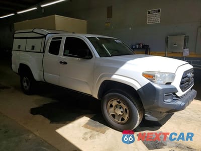Czwarte zdjęcie samochodu z boku: 2018 TOYOTA TACOMA SR VIN:5TFRX5GN4JX107014 - miniatura