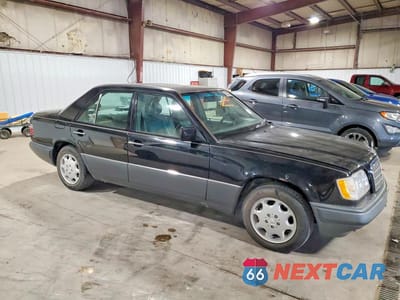Czwarte zdjęcie samochodu z boku: 1994 MERCEDES-BENZ E 320 VIN:WDBEA32E9RC065145 - miniatura