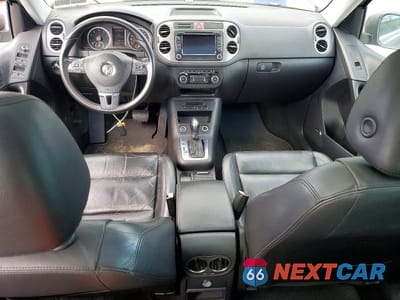 Zdjęcie 8 z 12 samochodu: 2011 VOLKSWAGEN TIGUAN S VIN:WVGBV7AX7BW545977 - miniatura