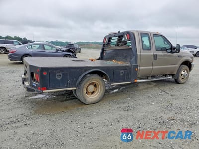 Trzecie zdjęcie samochodu z tyłu: 2002 FORD F350 SUPER DUTY VIN:1FDWX37F12EB00613 - miniatura