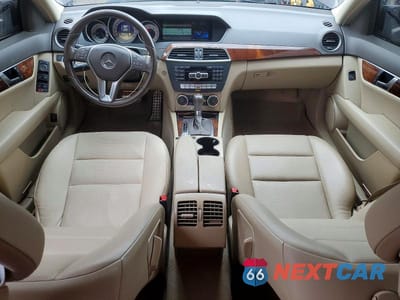Zdjęcie 8 z 12 samochodu: 2012 MERCEDES-BENZ C 250 4MATIC VIN:WDDGF8FB7CF913706 - miniatura