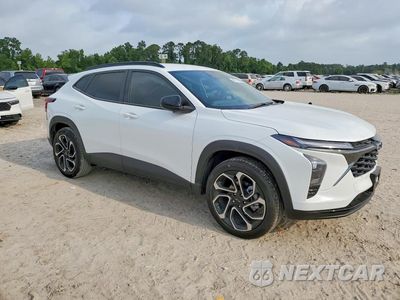 Czwarte zdjęcie samochodu z boku: 2025 CHEVROLET TRAX 2RS VIN:KL77LJEP1SC327281 - miniatura