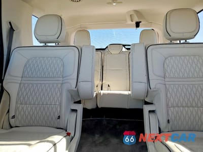 Zdjęcie 10 z 13 samochodu: 2023 LINCOLN NAVIGATOR BLACK LABEL VIN:5LMJJ2TG5PEL15856 - miniatura