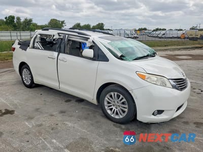 Czwarte zdjęcie samochodu z boku: 2016 TOYOTA SIENNA XLE PREMIUM 8-PASSENGER VIN:5TDYK3DC4GS726681 - miniatura