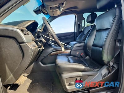 Zdjęcie 7 z 14 samochodu: 2020 CHEVROLET SUBURBAN K1500 LT VIN:1GNSKHKC0LR115388 - miniatura