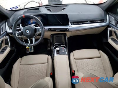 Zdjęcie 8 z 14 samochodu: 2024 BMW X1 M35I VIN:WBX13EF00R5Y39018 - miniatura