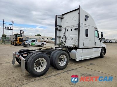 Czwarte zdjęcie samochodu z boku: 2019 FREIGHTLINER CASCADIA 126 SEMI TRUCK VIN:3AKJHHDR6KSKD5436 - miniatura