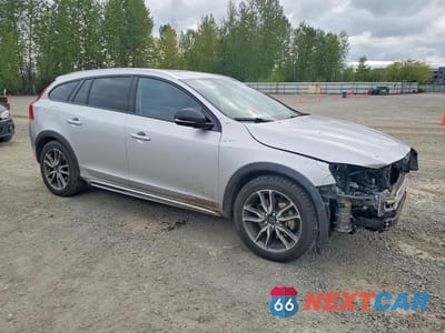 Czwarte zdjęcie samochodu z boku: 2016 VOLVO V60 CROSS COUNTRY PREMIER VIN:YV4612HK1G1003533 - miniatura