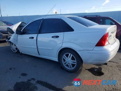 Drugie zdjęcie samochodu z przodu: 2001 FORD FOCUS SE VIN:1FAFP34P01W233332 - miniatura