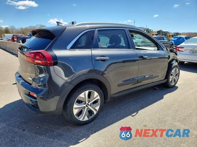 Trzecie zdjęcie samochodu z tyłu: 2022 KIA NIRO EV S VIN:KNDCC3LG6N5159744 - miniatura