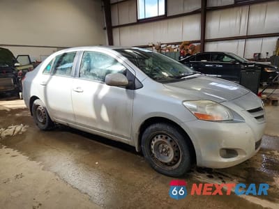 Czwarte zdjęcie samochodu z boku: 2007 TOYOTA YARIS BASE VIN:JTDBT923871167514 - miniatura