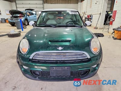 Piąte zdjęcie samochodu w środku: 2013 MINI COOPER S VIN:WMWSV3C54DT390444 - miniatura