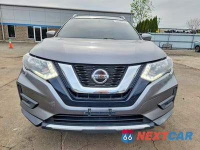Piąte zdjęcie samochodu w środku: 2018 NISSAN ROGUE SV VIN:KNMAT2MT5JP607189 - miniatura