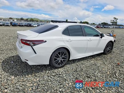 Trzecie zdjęcie samochodu z tyłu: 2022 TOYOTA CAMRY HYBRID SE VIN:4T1G31AK8NU035621 - miniatura