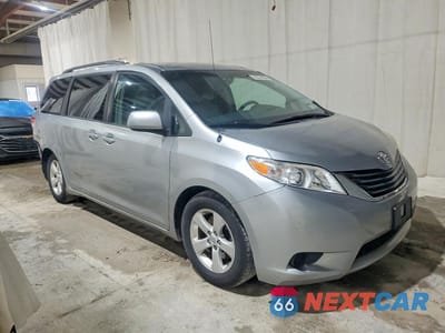 Czwarte zdjęcie samochodu z boku: 2014 TOYOTA SIENNA LE VIN:5TDKK3DC5ES489010 - miniatura