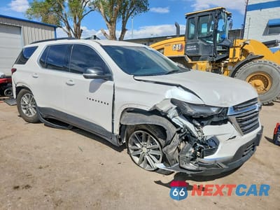 Czwarte zdjęcie samochodu z boku: 2022 CHEVROLET TRAVERSE LT VIN:1GNERGKW8NJ193397 - miniatura