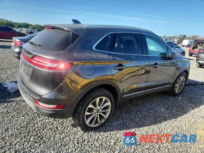 Trzecie zdjęcie samochodu z tyłu: 2019 LINCOLN MKC SELECT VIN:5LMCJ2C98KUL09512 - miniatura