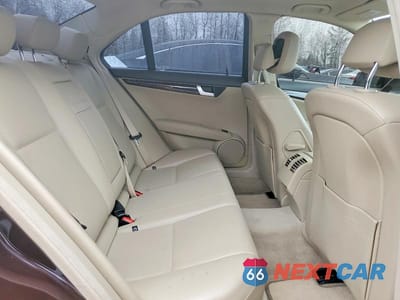 Zdjęcie 10 z 12 samochodu: 2012 MERCEDES-BENZ C 250 4MATIC VIN:WDDGF8FB7CF913706 - miniatura