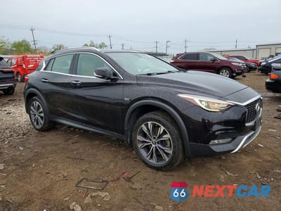 Czwarte zdjęcie samochodu z boku: 2017 INFINITI QX30 PREMIUM VIN:SJKCH5CR3HA032294 - miniatura