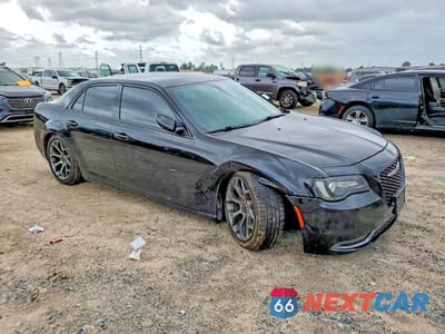 Czwarte zdjęcie samochodu z boku: 2016 CHRYSLER 300 S VIN:2C3CCABG1GH233822 - miniatura