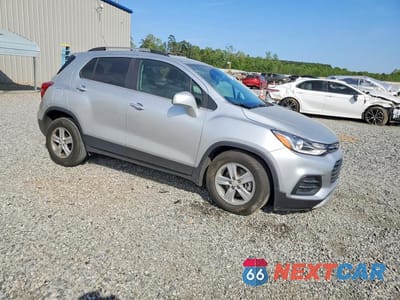 Czwarte zdjęcie samochodu z boku: 2018 CHEVROLET TRAX 1LT VIN:KL7CJLSB2JB683347 - miniatura