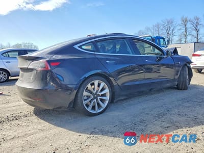 Trzecie zdjęcie samochodu z tyłu: 2018 TESLA MODEL 3 VIN:5YJ3E1EB8JF090435 - miniatura