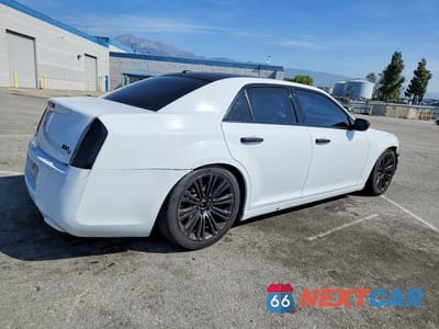Trzecie zdjęcie samochodu z tyłu: 2013 CHRYSLER 300 S VIN:2C3CCABG9DH699431 - miniatura