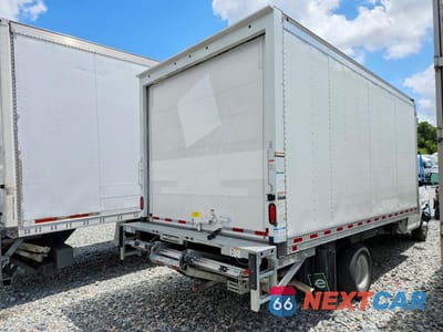 Trzecie zdjęcie samochodu z tyłu: 2025 CHEVROLET EXPRESS BOX TRUCK VIN:1HA3GTF71SN018717 - miniatura