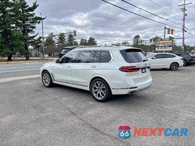 Trzecie zdjęcie samochodu z tyłu: 2023 BMW X7 XDRIVE40I VIN:5UX23EM06P9R65571 - miniatura