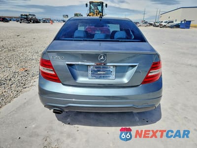 Zdjęcie 6 z 12 samochodu: 2012 MERCEDES-BENZ C 250 VIN:WDDGF4HB7CA642567 - miniatura