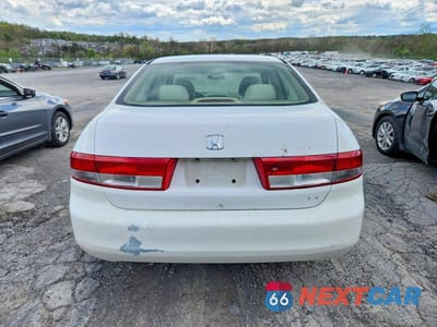 Zdjęcie 6 z 12 samochodu: 2004 HONDA ACCORD LX VIN:JHMCM56384C036375 - miniatura