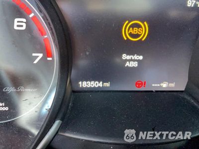 Zdjęcie 8 z 10 samochodu: 2018 ALFA ROMEO GIULIA VIN:ZARFAEBN3J7563183 - miniatura