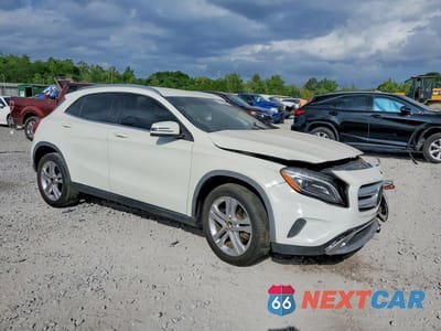 Czwarte zdjęcie samochodu z boku: 2015 MERCEDES-BENZ GLA 250 4MATIC VIN:WDCTG4GB6FJ039938 - miniatura