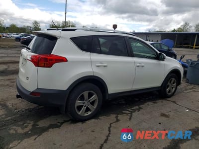 Trzecie zdjęcie samochodu z tyłu: 2015 TOYOTA RAV4 XLE VIN:JTMRFREV7FD126632 - miniatura
