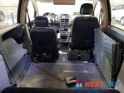 Zdjęcie 10 z 13 samochodu: 2011 DODGE GRAND CARAVAN CREW VIN:2D4RN5DG1BR661299 - miniatura