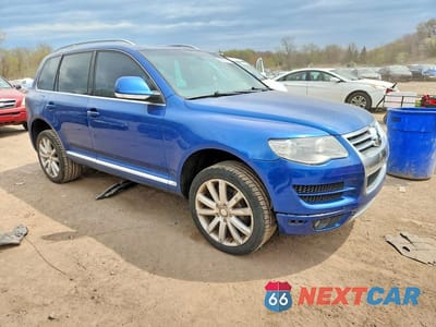 Czwarte zdjęcie samochodu z boku: 2010 VOLKSWAGEN TOUAREG V6 VIN:WVGBF7A96AD003276 - miniatura