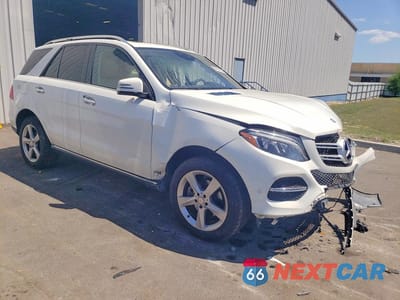 Czwarte zdjęcie samochodu z boku: 2016 MERCEDES-BENZ GLE 300D 4MATIC VIN:4JGDA0EB6GA709086 - miniatura