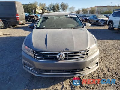 Piąte zdjęcie samochodu w środku: 2019 VOLKSWAGEN PASSAT WOLFSBURG VIN:1VWLA7A39KC002386 - miniatura