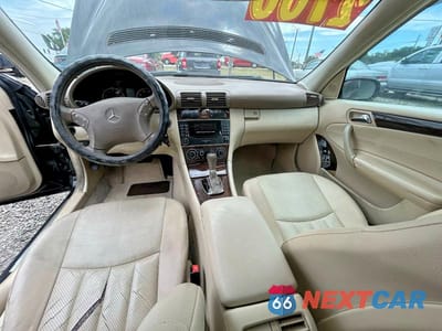 Zdjęcie 9 z 14 samochodu: 2005 MERCEDES-BENZ C 240 VIN:WDBRF61J45A656685 - miniatura