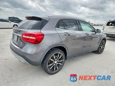 Trzecie zdjęcie samochodu z tyłu: 2015 MERCEDES-BENZ GLA 250 4MATIC VIN:WDCTG4GB2FJ030718 - miniatura